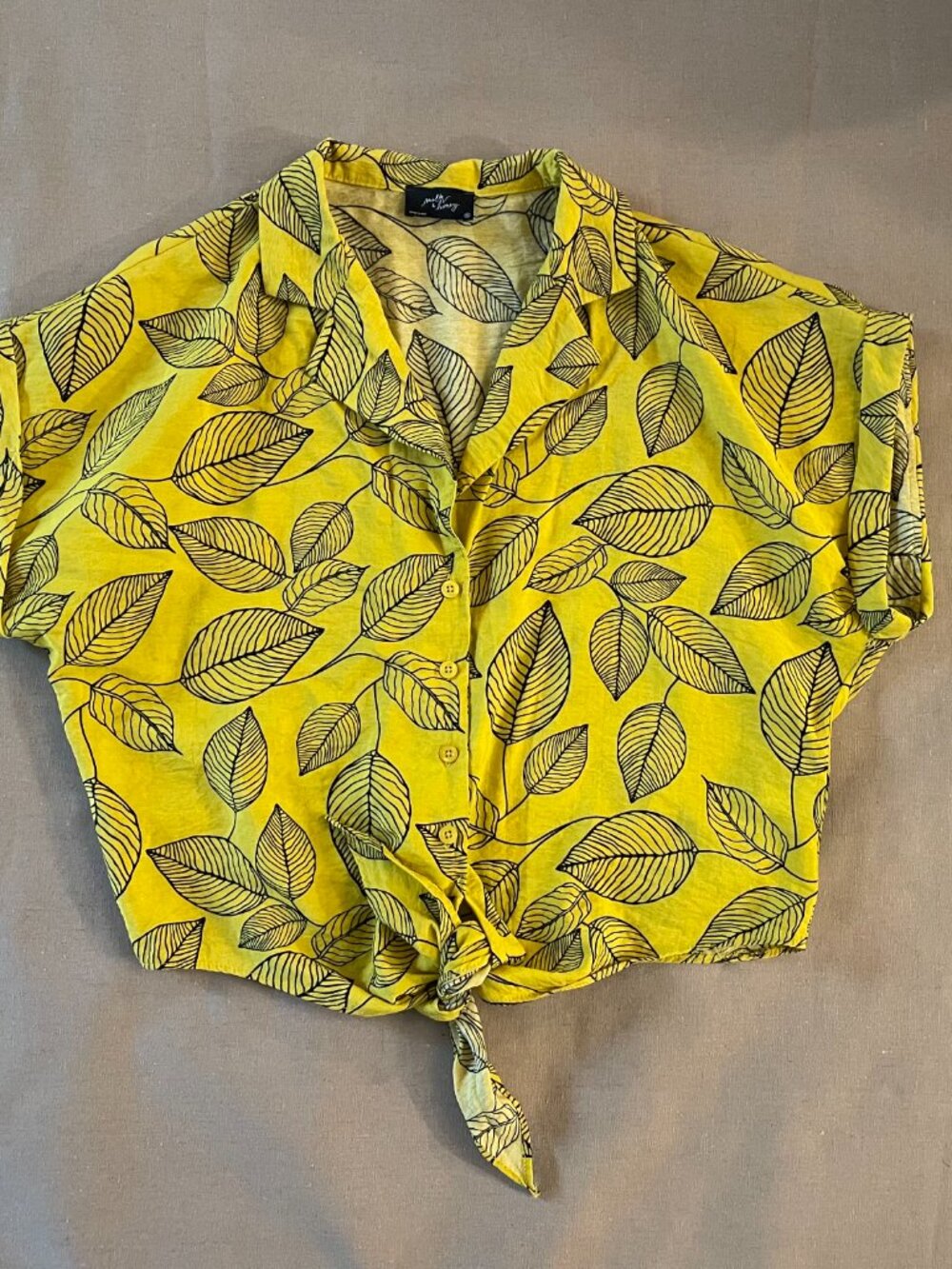 Milk & Honey Blouse Size L Yellow Botanical Cropped Button Front Resort Artsy - Picture 9 of 9